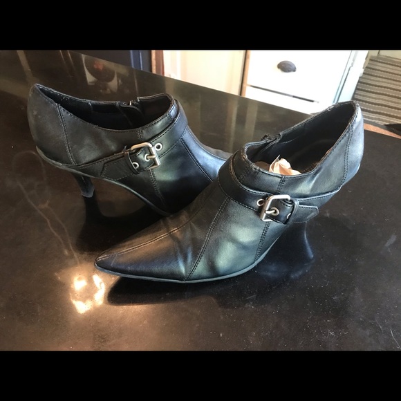 Reaction Kenneth Cole black size 8 booties - Picture 2 of 9